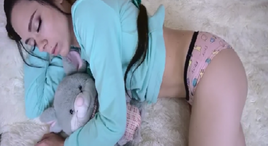 سكس ابنتى النايمة